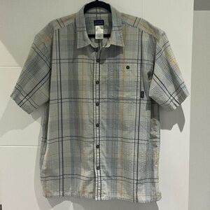 Patagonia pucker wear men’s plaid shirt size large with coconut buttons!